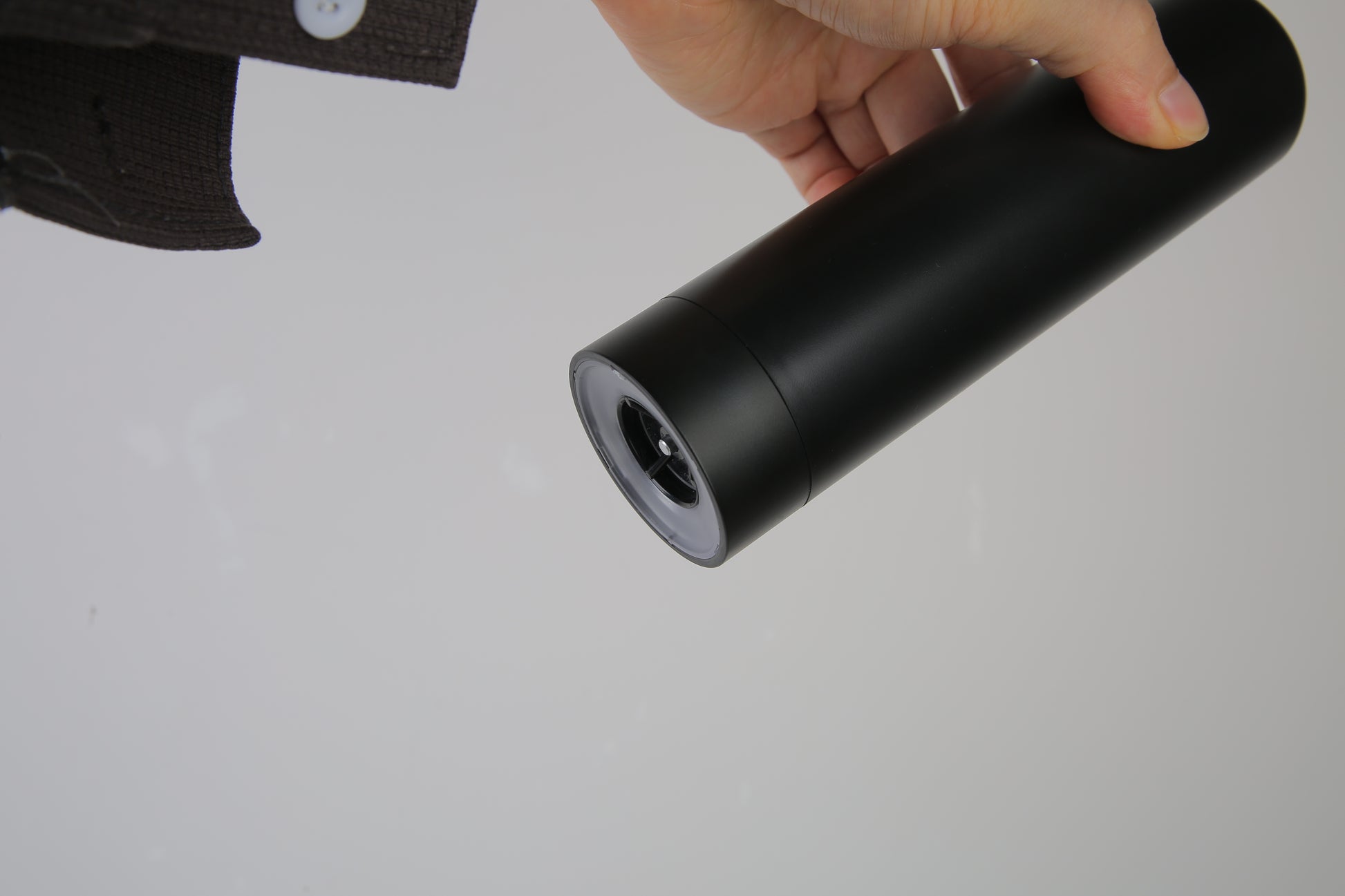 1Pc  Electric Pepper Grinder USB Rechargeable Pepper Mill Automatic Salt Grinder With 6 Adjustable Coarseness LED Light 110ML Container One Hand Operation For Kitchen Essential - ISHQ gadgets